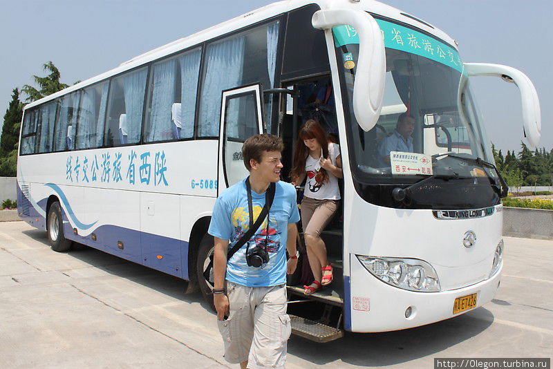 Доехать до комплекса Цяньлин не трудно, с ж/д вокзала Сианя ходит туристический автобус №2 Провинция Шэньси, Китай
