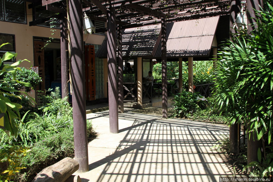 Вход в центр посетителей лесопарка Мае-Хонг-Сон, Таиланд