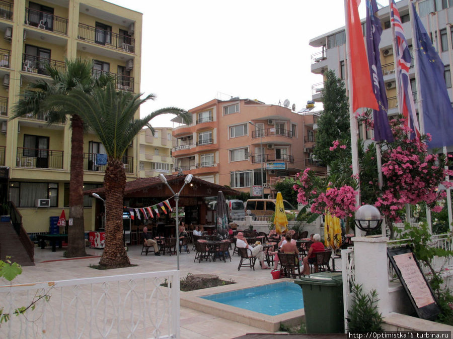 Ещё одна прогулка по Дидиму. Теперь уже вечером Дидим, Турция Ещё одна прогулка по Дидиму. Теперь уже вечером Дидим, Турция