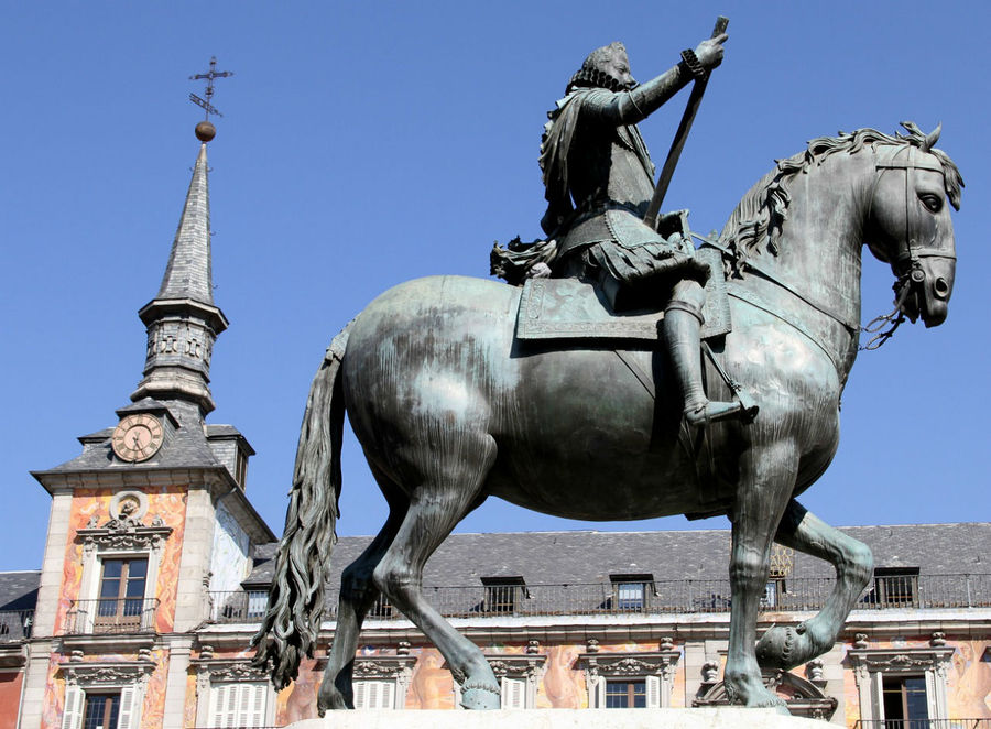 Памятник королю Филиппу III на Пласа-Майор. Мадрид, Испания