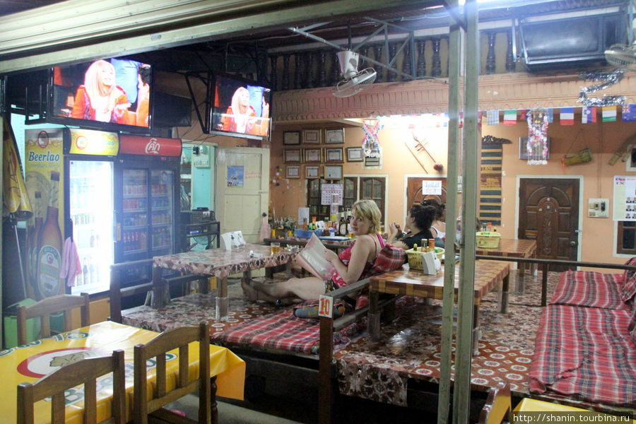 Еда для туристов Ванвьенг, Лаос