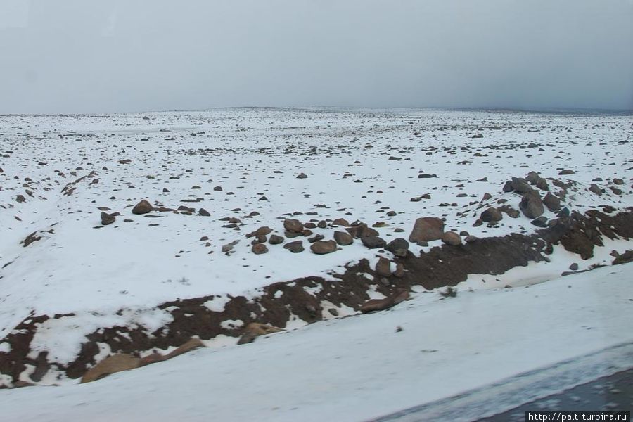 На самой высокой точке нашего пути Патапамапа 4910 м мы попали под снег. Съемки бесподобных видов пришлось отложить на обратный путь На самой высокой точке нашего пути Патапамапа 4910 м мы попали под снег. Съемки бесподобных видов пришлось отложить на обратный путь