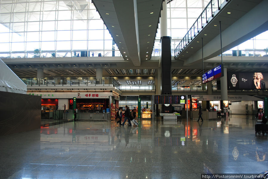 Аэропорт. Гонконг