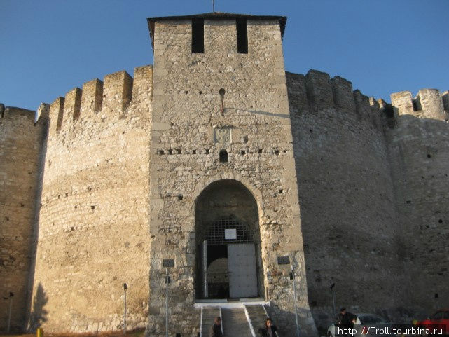Входные ворота в главной башне Сороки, Молдова