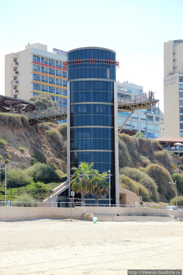 Нетания. Ночью и Днем. Нетания, Израиль Нетания. Ночью и Днем. Нетания, Израиль