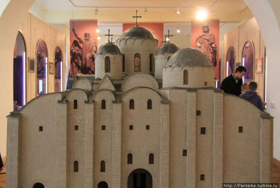 Настоятельно рекомендую посетить музей на территории Кремля. Желтое здание со львами у входа — не ошибетесь. Настоятельно рекомендую посетить музей на территории Кремля. Желтое здание со львами у входа — не ошибетесь.