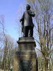 Памятник гениальному композитору (скульптор А.Р. фон Бок, архитектор И.С. Богомолов) М.И. Глинке создан на добровольные пожертвования в 1883-1885 гг.