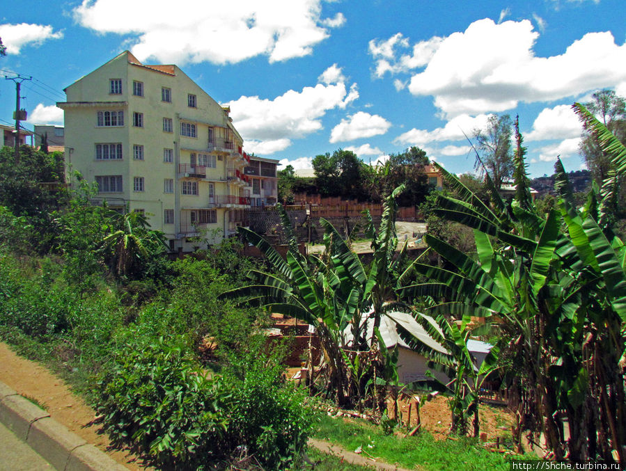современная застройка Антананариву, Мадагаскар