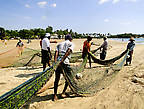 Вот и закончилась шри-ланкийская рыбалка. Осталось только расправить сети и просушить их.