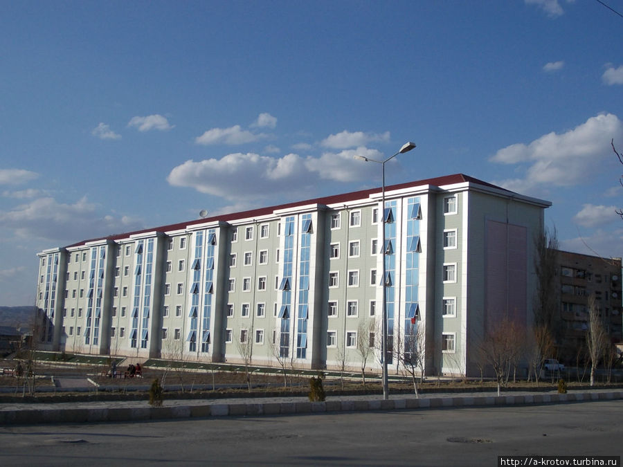 Есть и современные дома Есть и современные дома