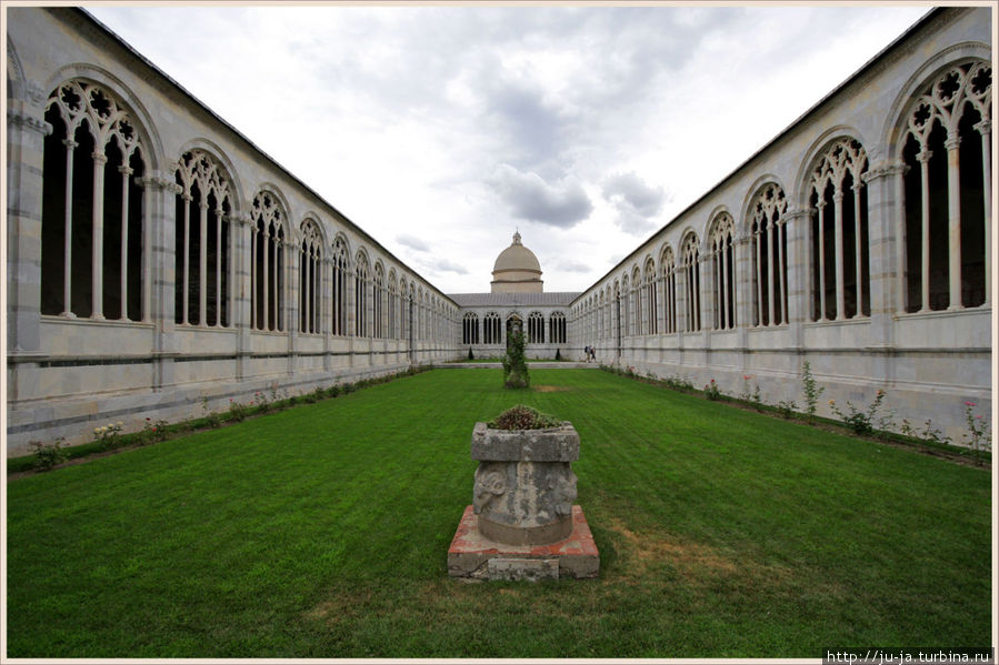 Кладбище с трагической историей — оно сильно пострадало от бомбардировок во время Второй Мировой Пиза, Италия