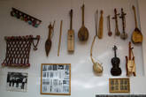 Замудин Гучев не только сам делает шичепшины, но и собрал в своем доме музей кавказских национальных инструментов.