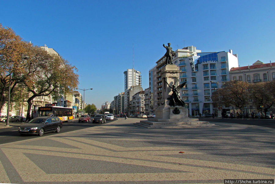 Авенида-да-Република начинается на площади Saldanha Лиссабон, Португалия