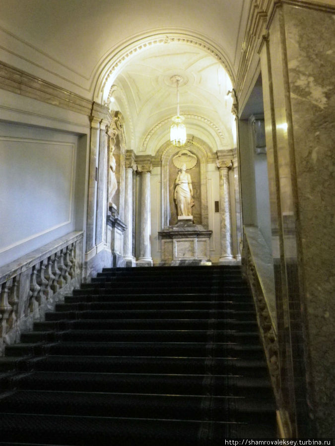 Парадная лестница Мраморного дворца Санкт-Петербург, Россия