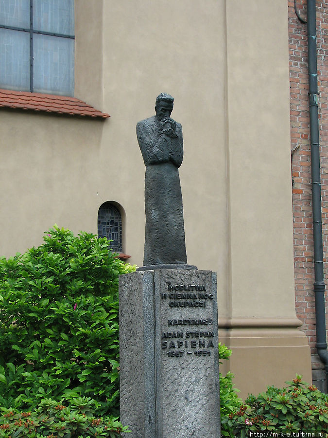 памятник кардиналу Адам Сапега Краков, Польша