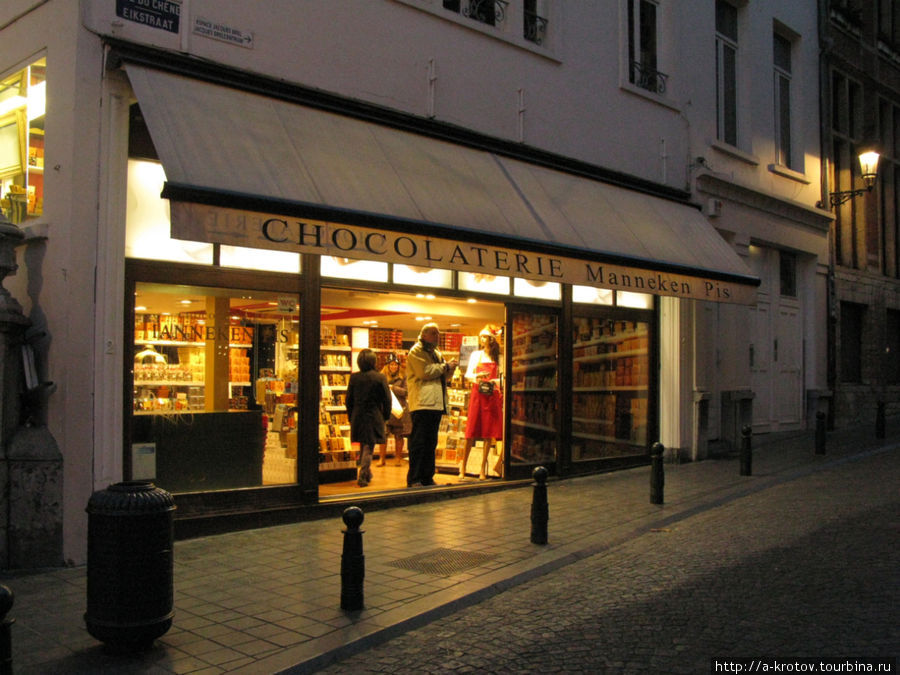 магазины и рестораны тоже называют Манекен пис Брюссель, Бельгия
