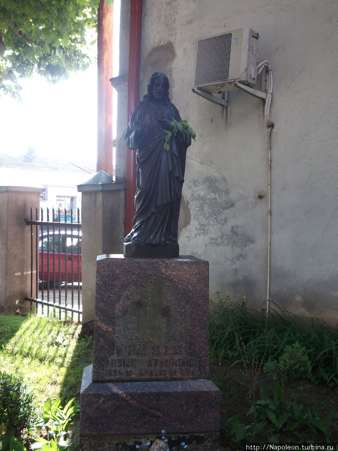 статуя во дворике Каунас, Литва