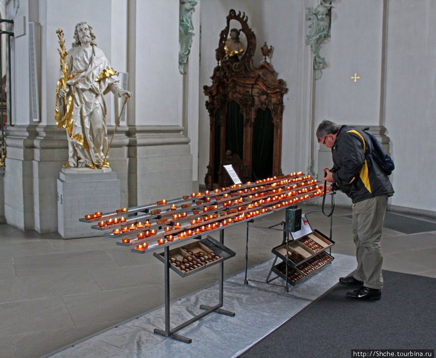 По традиции, свечка за здоровье родных Санкт-Галлен, Швейцария