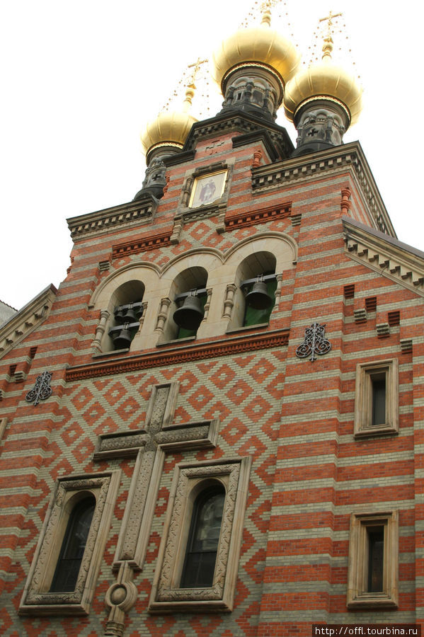 Православная церковь. Строили её специально для Русского царя. Он с супругой в те времена (XIX век)  частенько посещал Копенгаген. Копенгаген, Дания