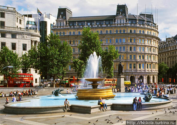 Фонтан  на Трафальгарской площади Лондон, Великобритания