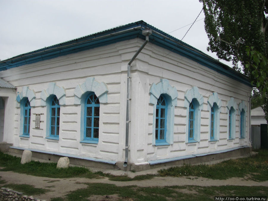 здание музея Каракол, Киргизия