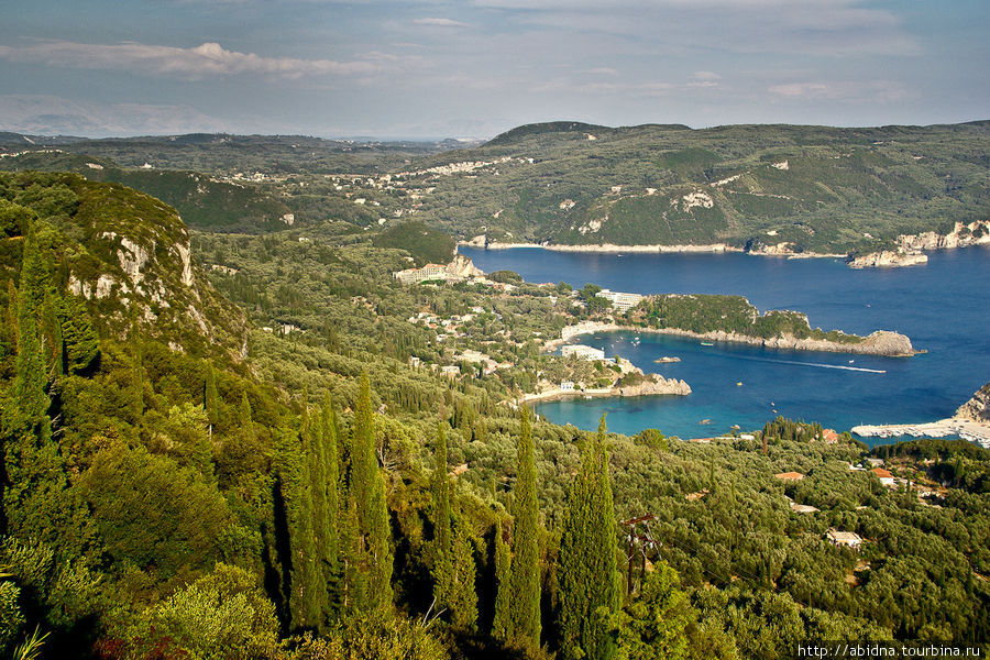 Палеокастрица — одно из самых красивых мест на острове Корфу, остров Корфу, Греция