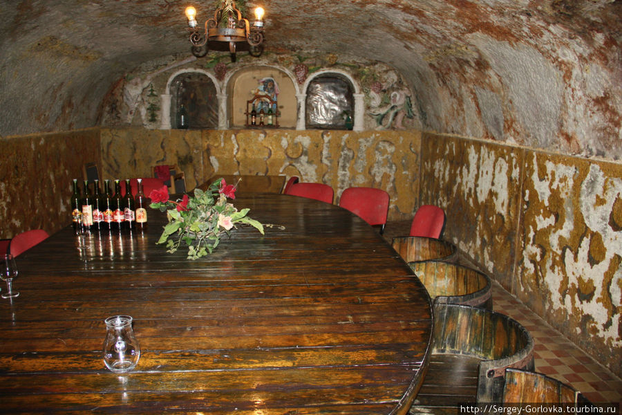 Винные подвалы Леанка Середне, Украина