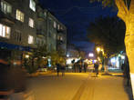 Пешеходная улица (местный Арбат). Ночь.