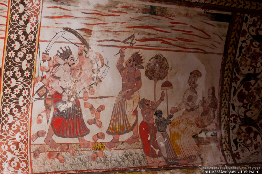 Дворец Радж Махал, изображения инкарнации Вишну в виде Парашурамы, истребляющего касту кшатриев Гвалиор, Индия