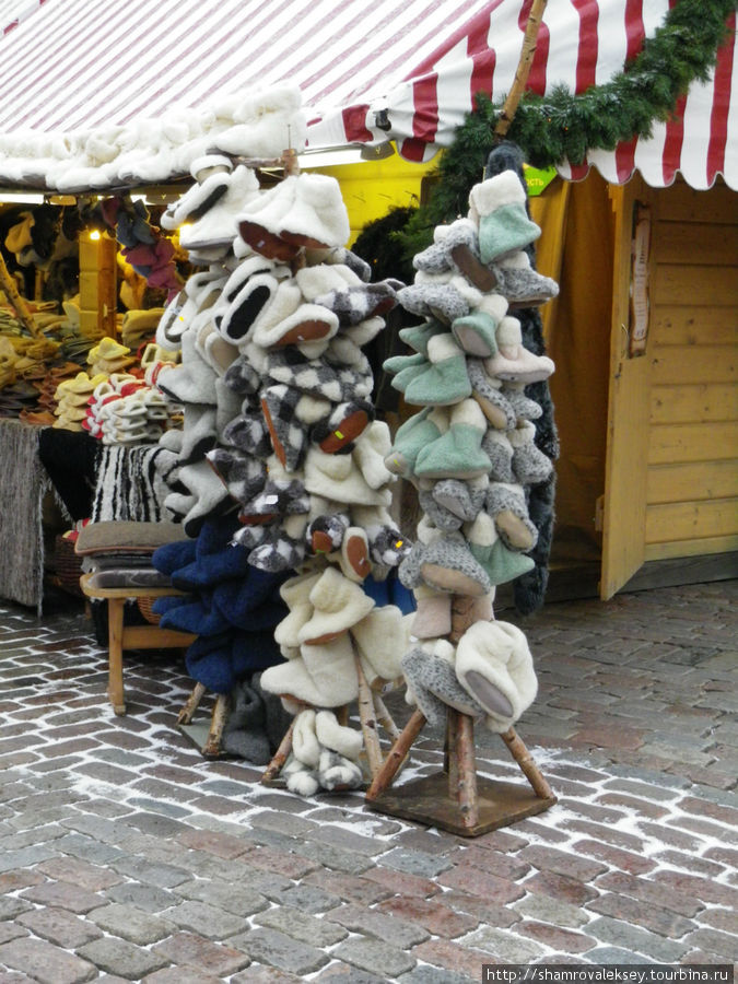 Рождественский рынок на Домской площади Рига, Латвия