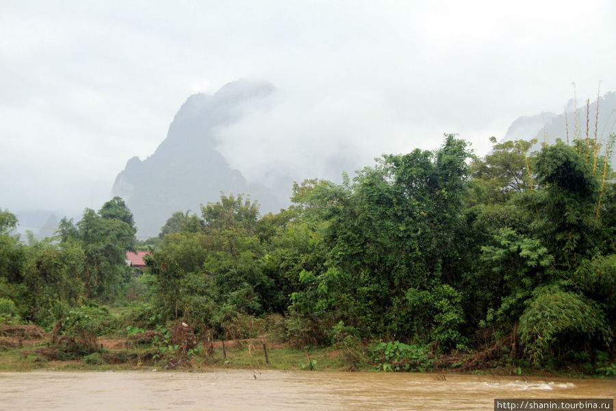 Река Нам Сонг в Ванвьенге Ванвьенг, Лаос