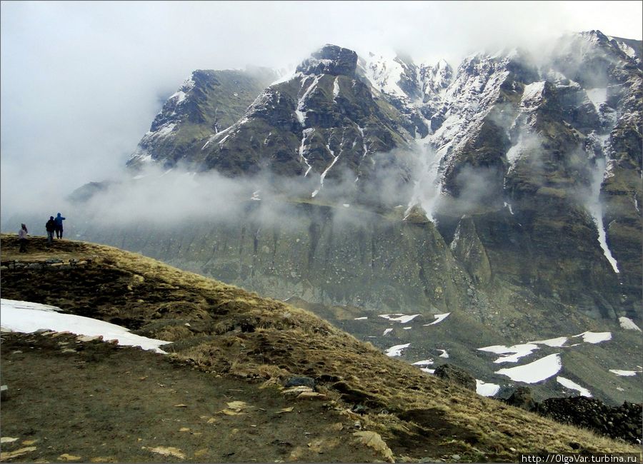 В массиве Аннапурна насчитывают 13 гор высотой более 7 км и 16, превышающих 6 км. И всего одна — Аннапурна Главная — выросла до 8091 метров. Здесь вы ощущаете себя таким беспомощным... Аннапурна Национальный Парк, Непал