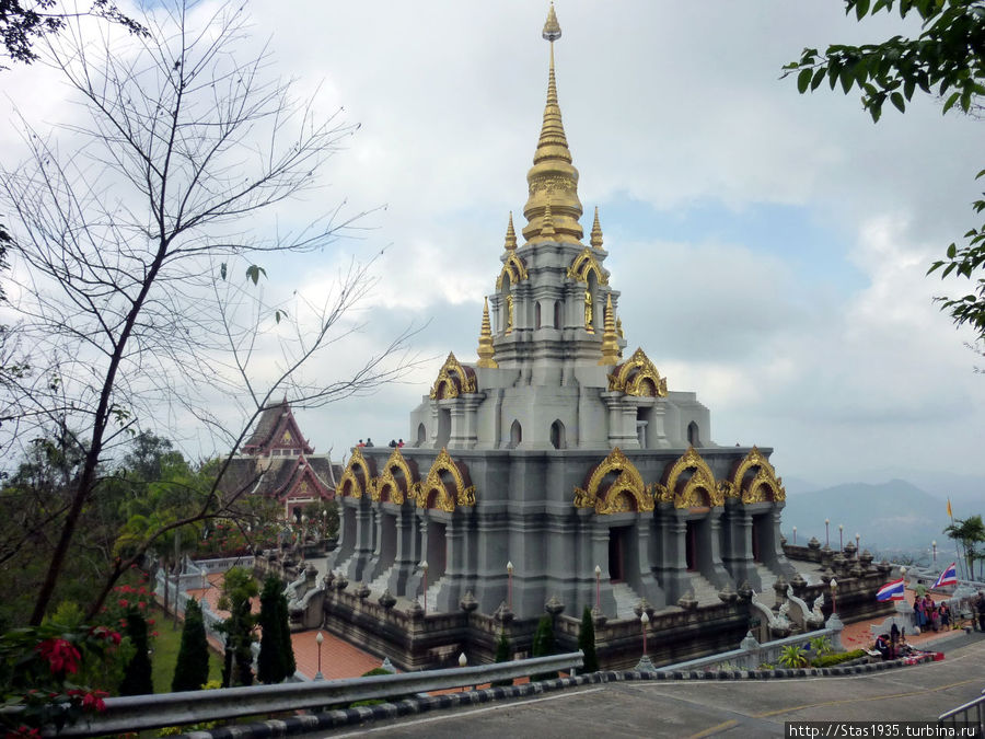 г. Мэ Салонг. Храм Phra Barom Matat. Таиланд