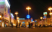 Центральная площадь Загреба ночью хорошо подсвечена