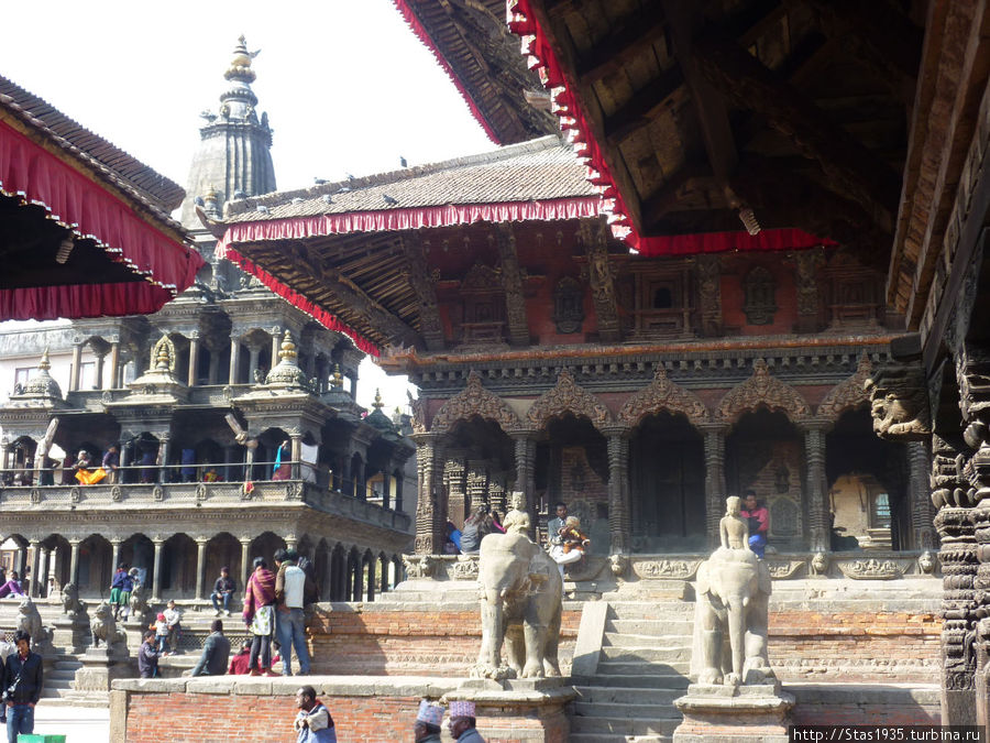 Патан. Дворцовая площадь. На переднем плпне храм Вишванатх. Патан (Лалитпур), Непал