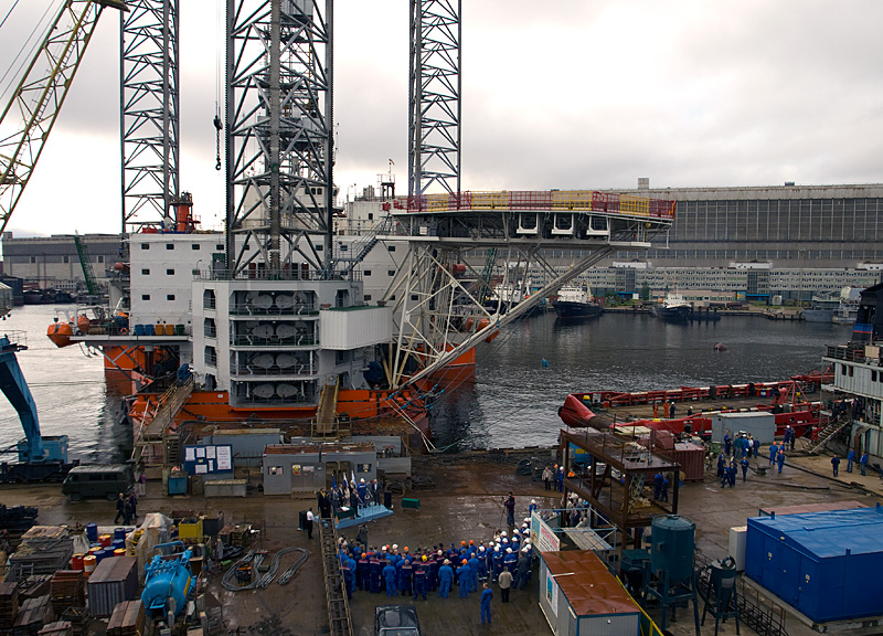 Митинг по случаю вывода СПБУ на ходовые испытания. Митинг по случаю вывода СПБУ на ходовые испытания.