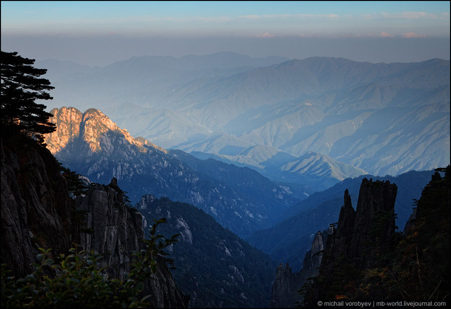 2. Вокруг открываются захватывающие виды Национальный парк Хуаньшань, Китай