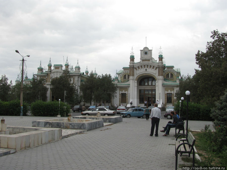 вокзальная площадь Туркестан, Казахстан