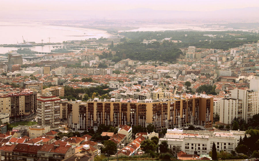 Лиссабон глазами Христа или где увидеть сразу два города Алмада, Португалия