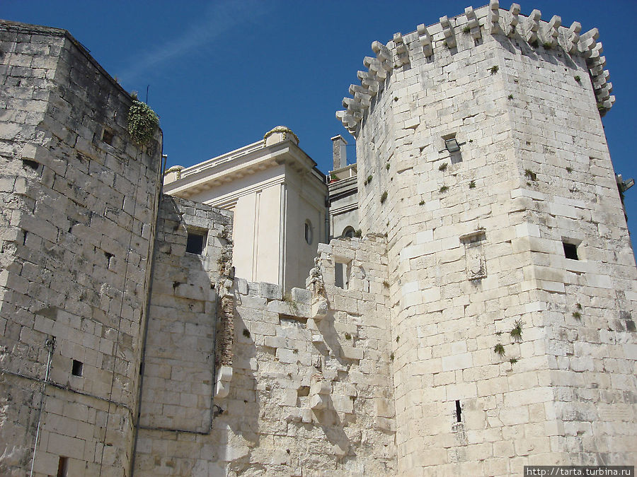 Этим стенам немногим меньше 1000 лет Сплит, Хорватия