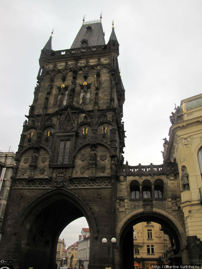 символический вход в Старый Город начинается с площади Республики от Пороховых ворот Прага, Чехия