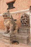 Бхактапур. Изваяние Таледжу в форме льва