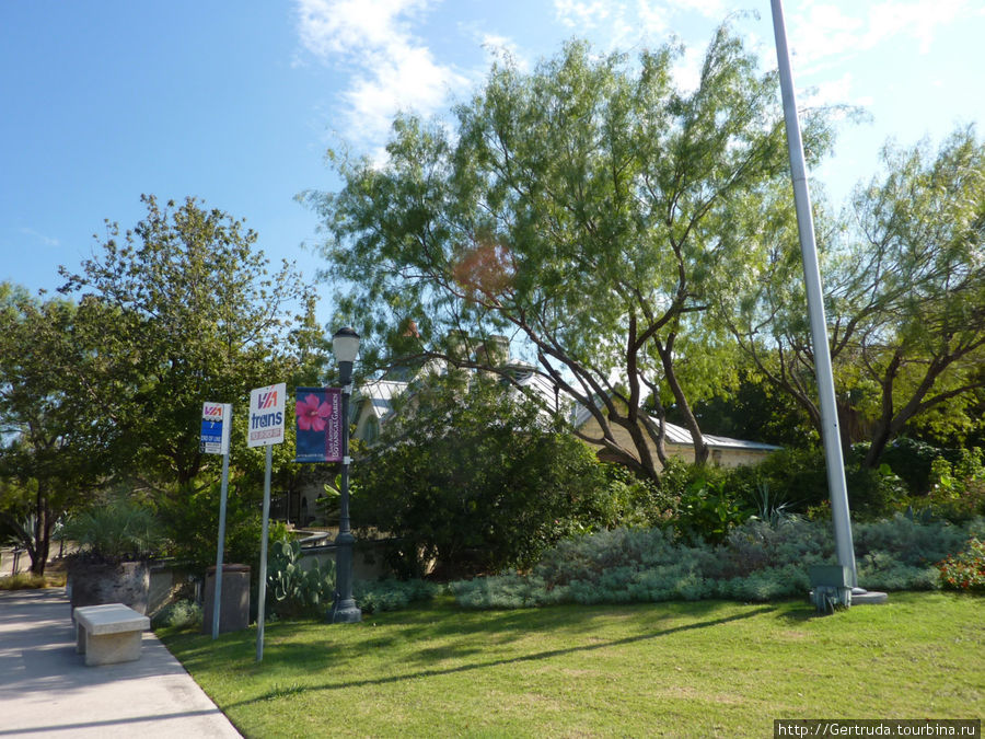 Конечная остановка автобуса №7 у Ботанического сада Сан-Антонио, CША