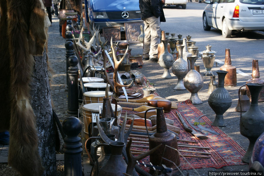 Блошиный рынок у Сухого моста Тбилиси, Грузия