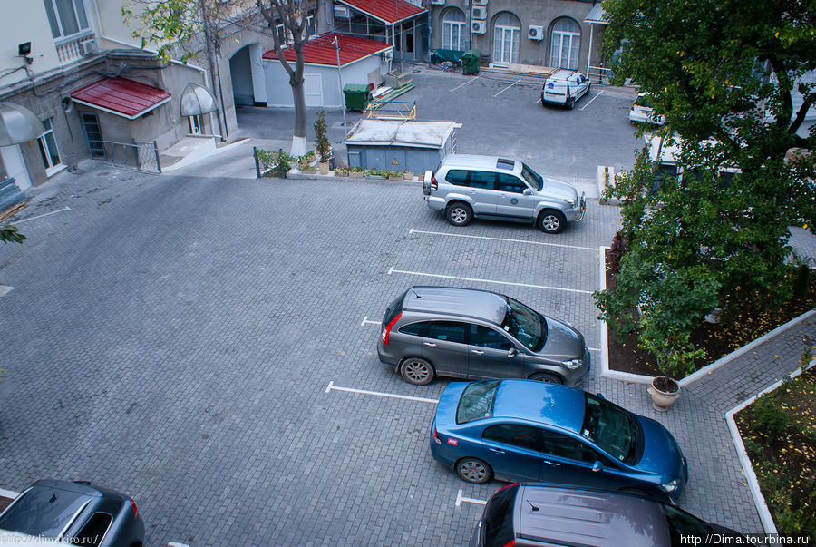 Парковка во внутреннем дворе. Очень удобно Севастополь, Россия