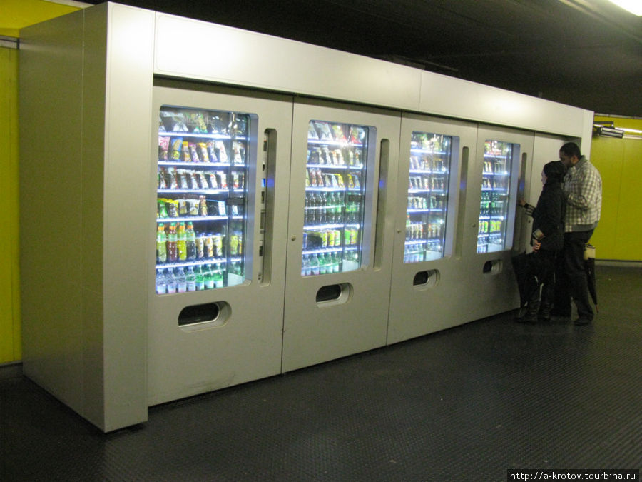 внутриметровый переходный автомат по продаже перекусов Милан, Италия