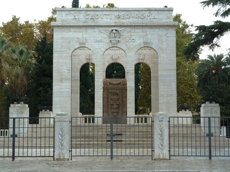 Монумент погибшим за свободу Италии Рим, Италия