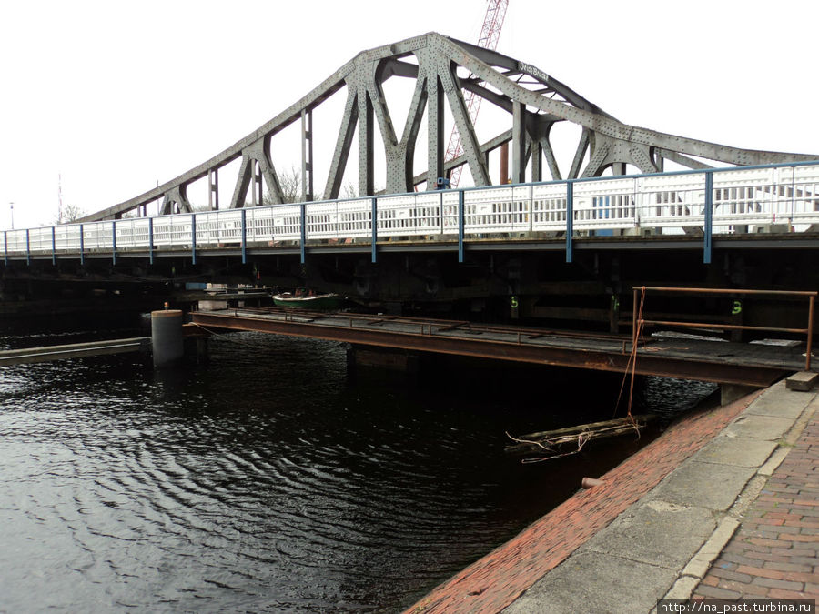    Deichbrücke  ( )