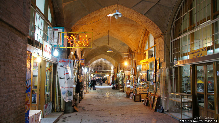 Настоящий восточный базар Исфахан, Иран