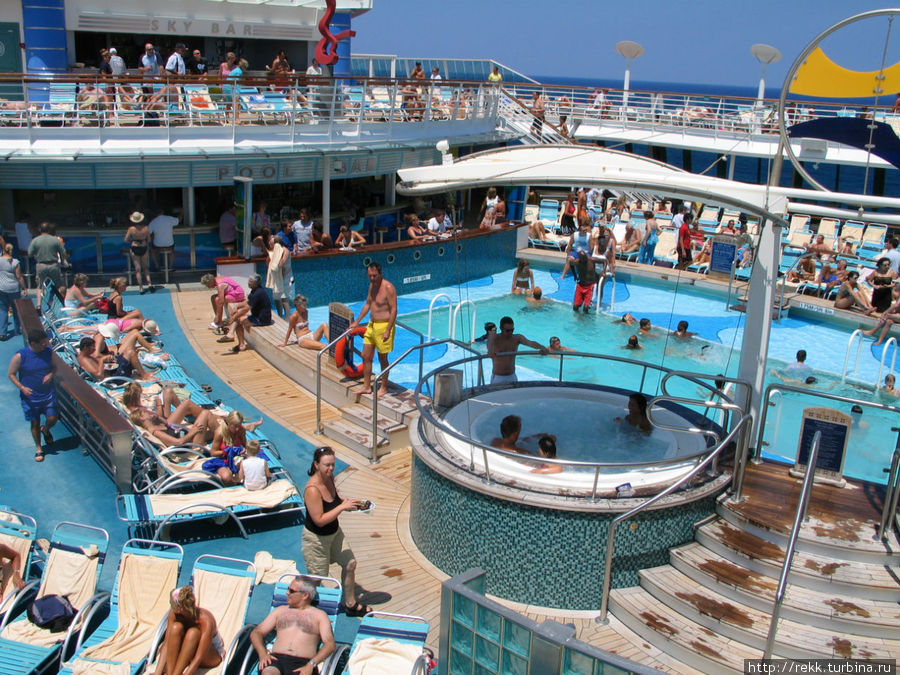 А случаются дни в море. когда лайнер целый день идет к следующему пункту назначения. Вы решили выспаться, конечно? Имейте ввиду, места на верхней палубе не будет. А случаются дни в море. когда лайнер целый день идет к следующему пункту назначения. Вы решили выспаться, конечно? Имейте ввиду, места на верхней палубе не будет.